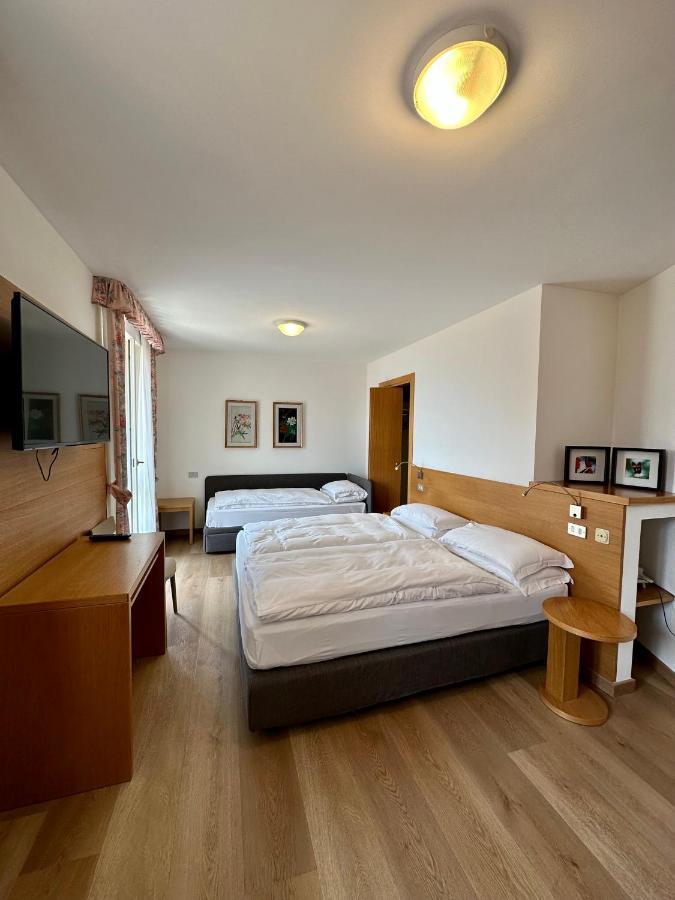 Hotel Miralago Bossico Екстер'єр фото