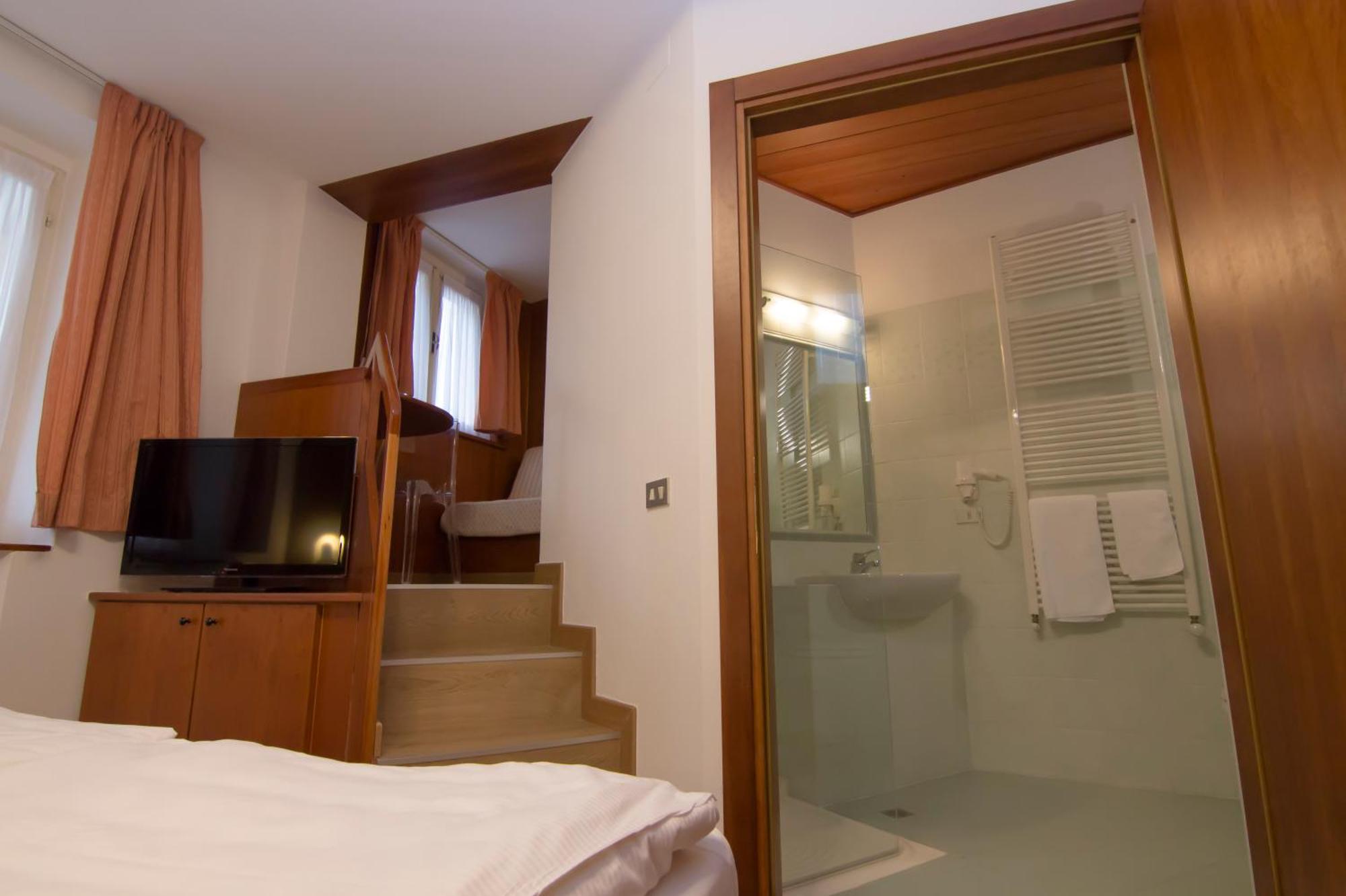 Hotel Miralago Bossico Номер фото