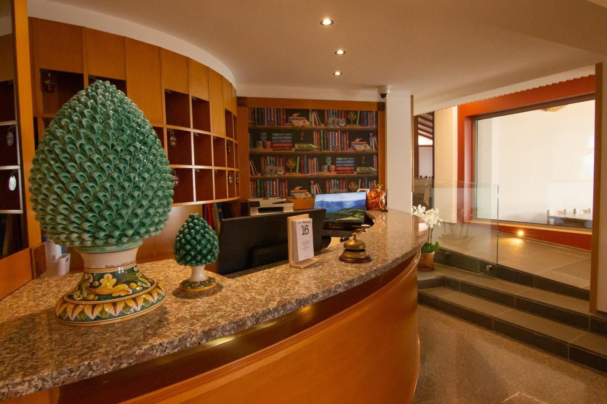 Hotel Miralago Bossico Екстер'єр фото